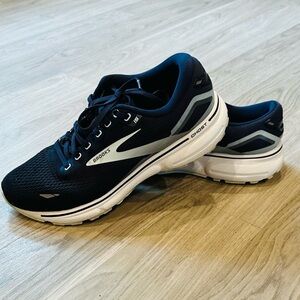 BROOKS GHOST 15 WOMENS RUNNING SHOE ATHLETIC PEACOAT/PEARL/SALT AIR SIZE 9.5